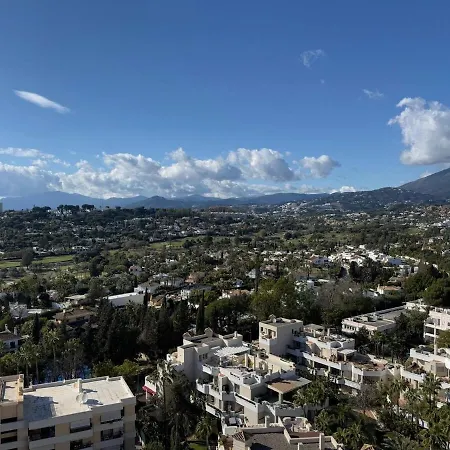 Apartment With Views Near Puerto Banus *